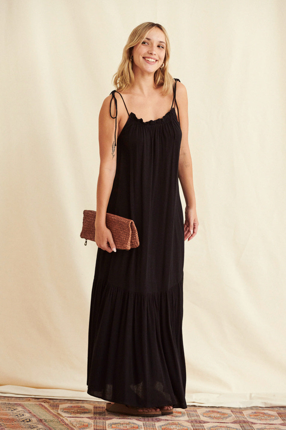 Robe Raja noire