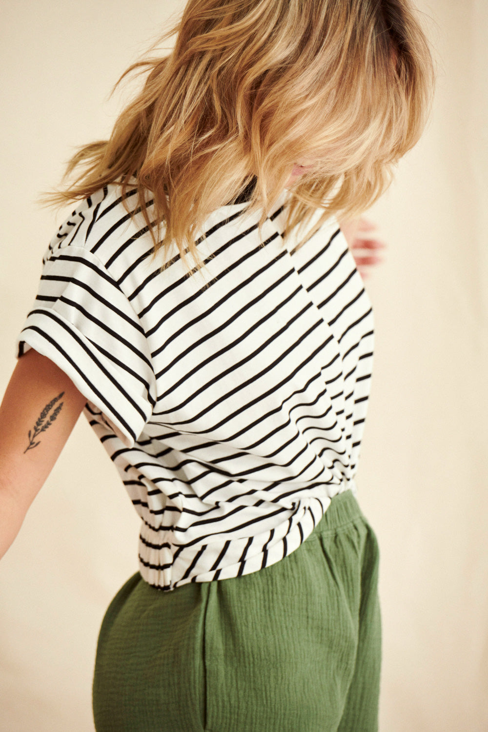 T-shirt Twisty rayures noires
