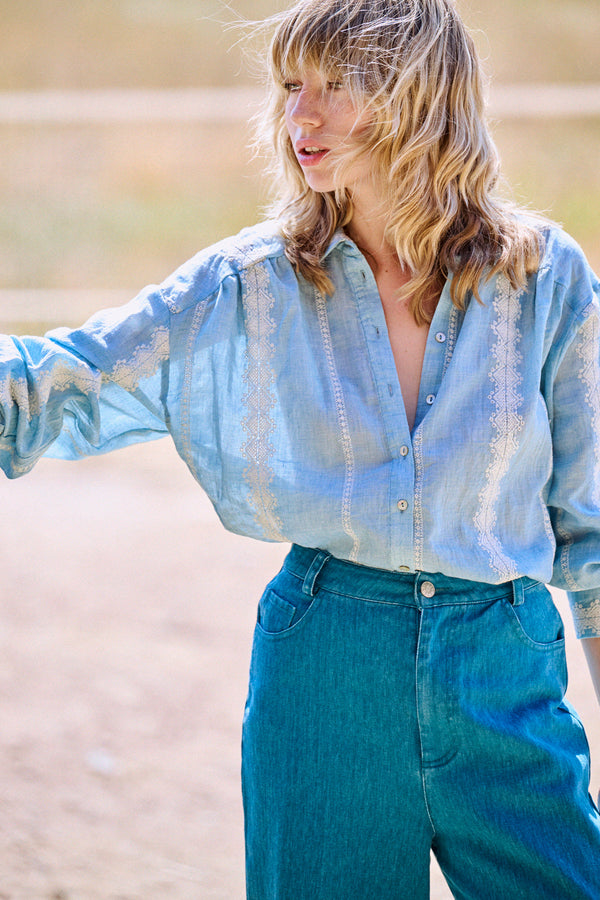 Chemise Charlize bleue brodée