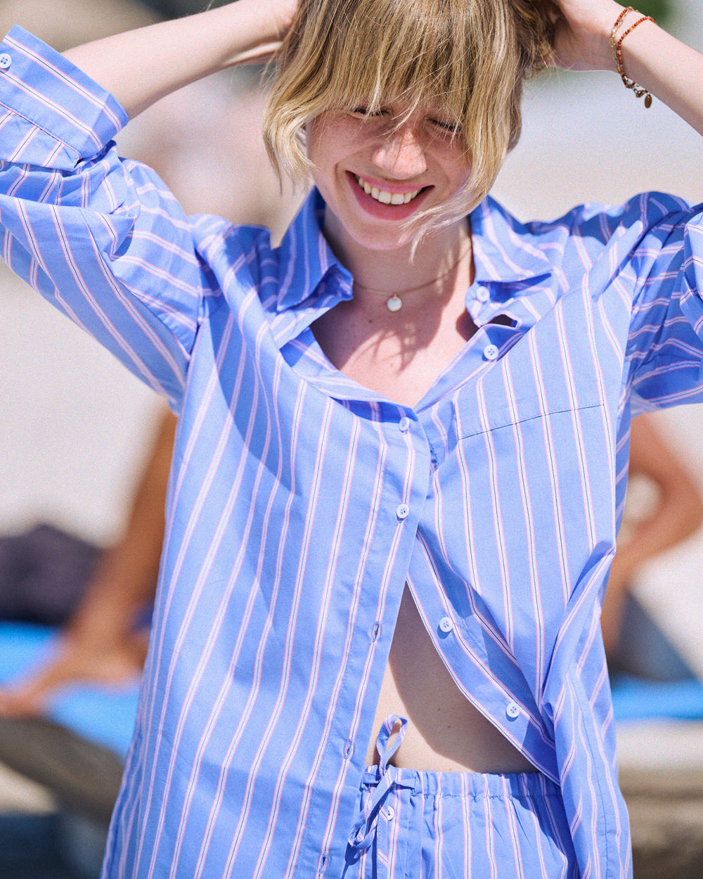 Ensemble bleu à rayures