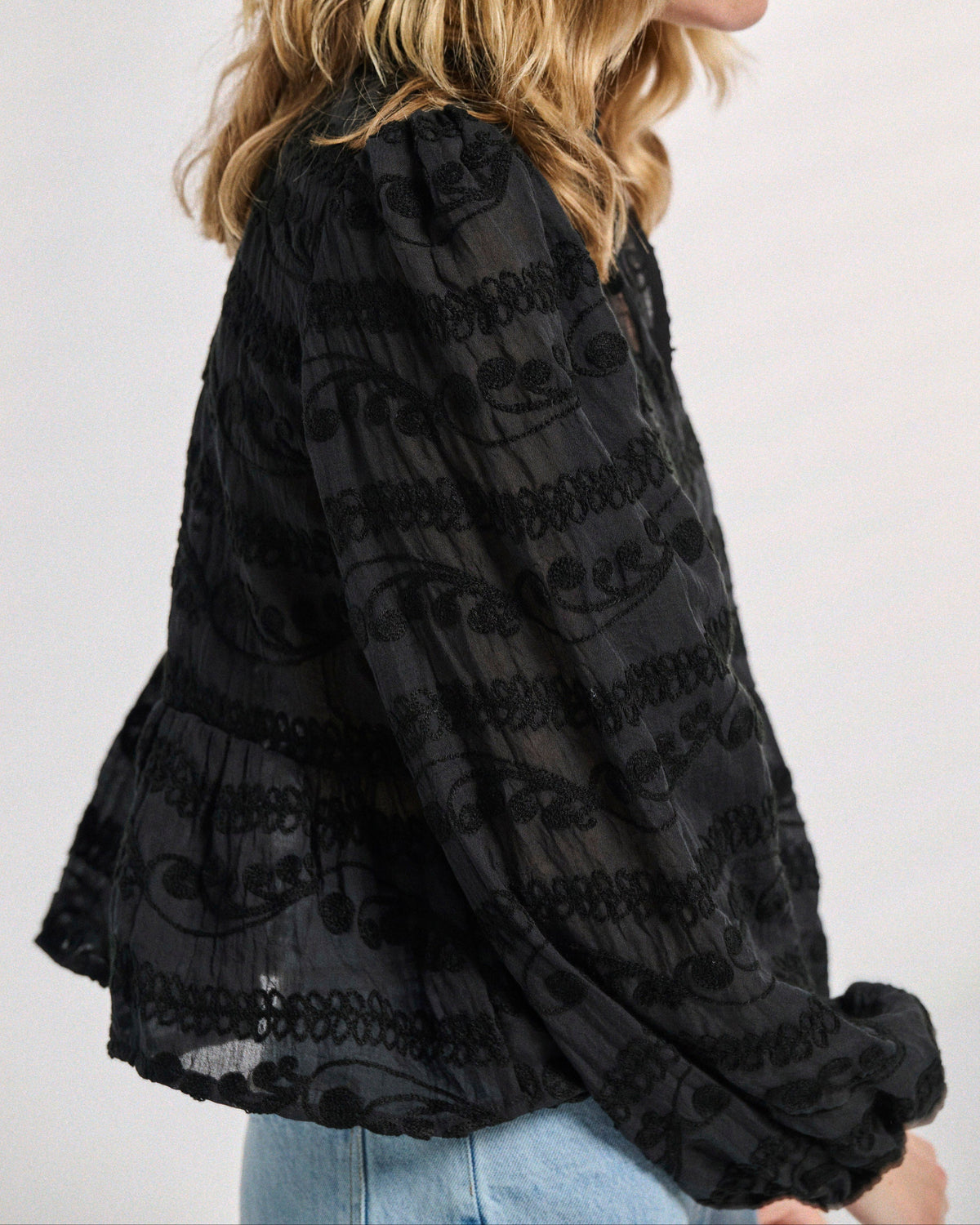 Blouse Belot noire brodée