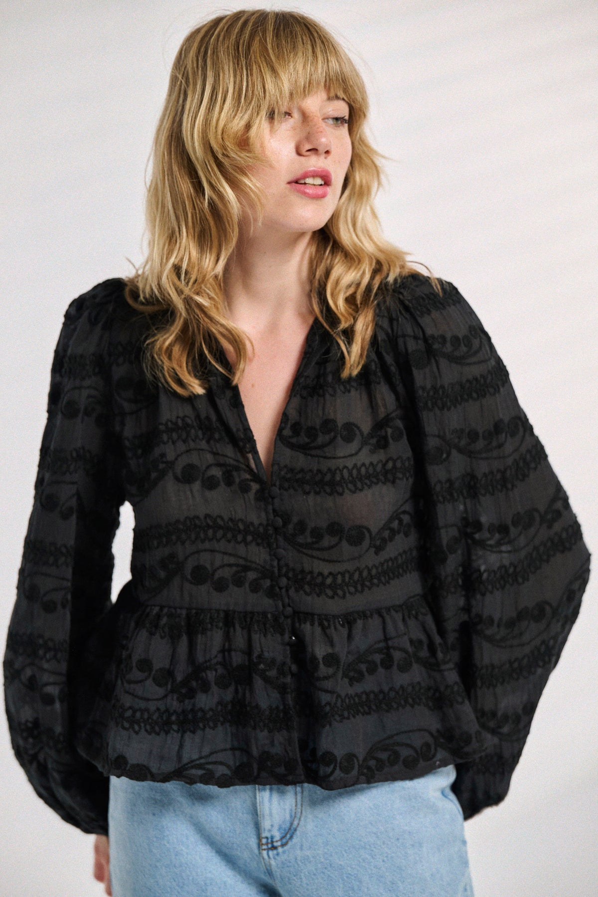 Blouse Belot noire brodée