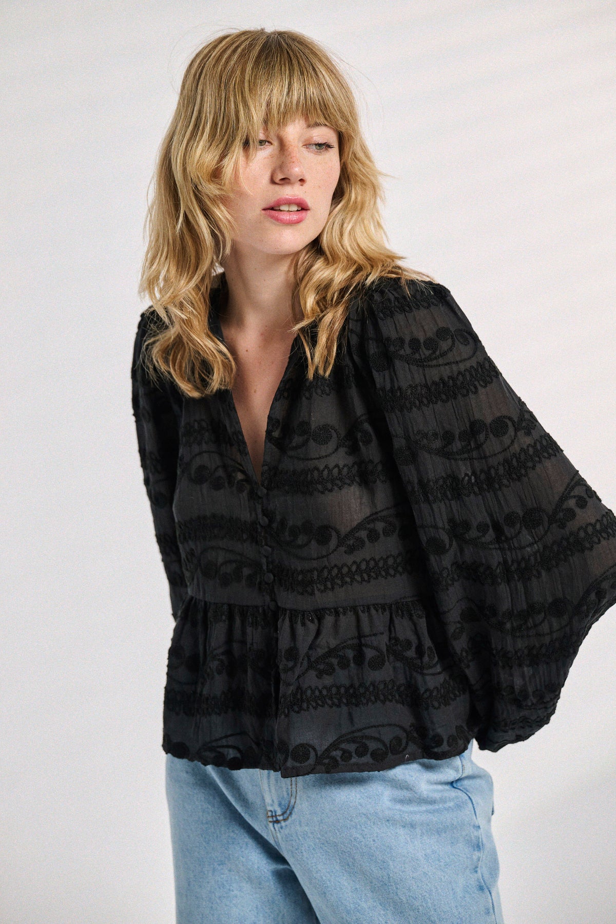 Blouse Belot noire brodée