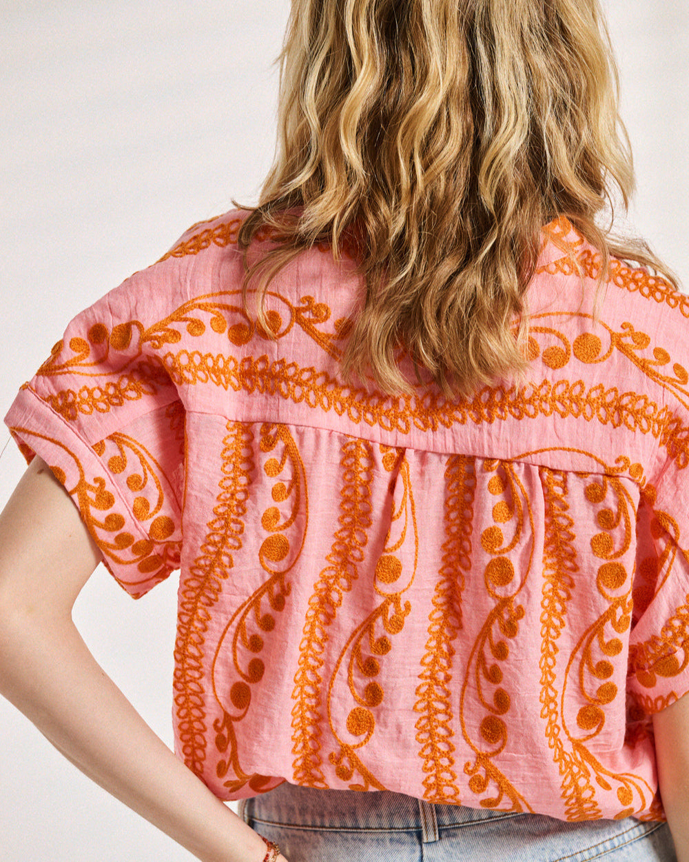 Chemise Canva rose brodée orange