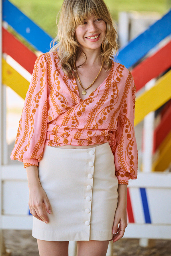 Blouse Bonnet rose brodée orange